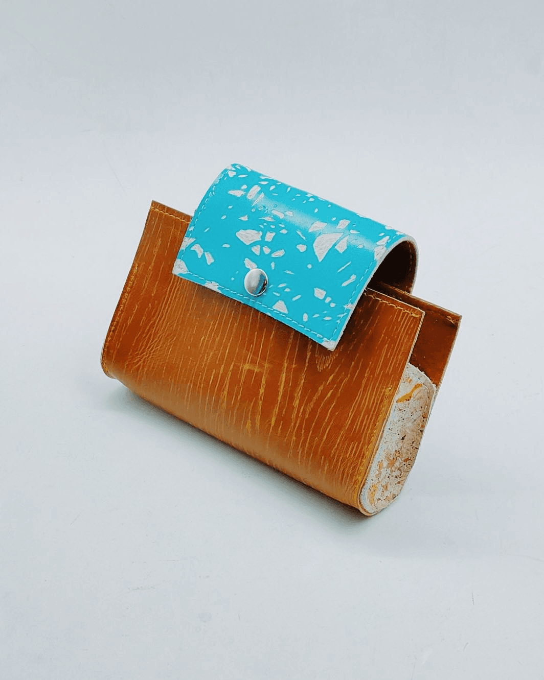 Custom-shaped products for fashion student thesis projects